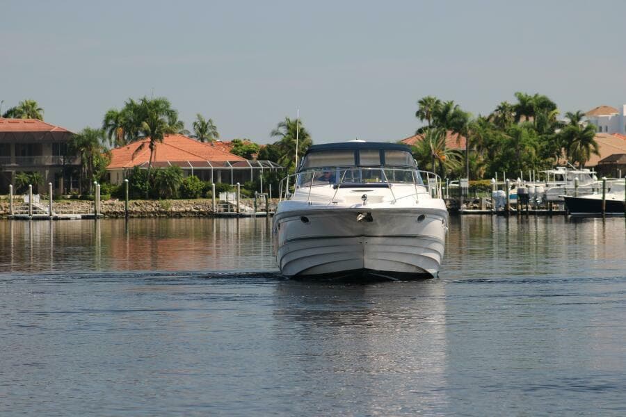 2002 Regal 4260 Commodore