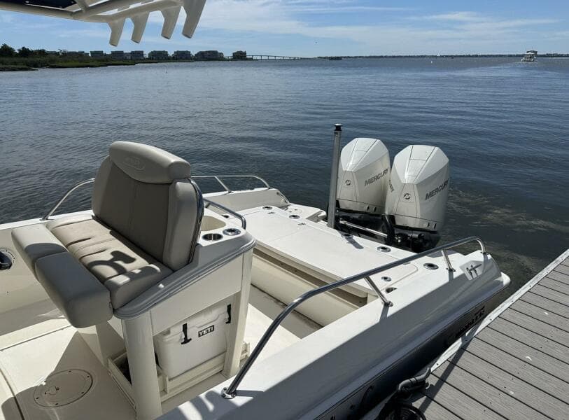 2022 Boston Whaler 270 Dauntless