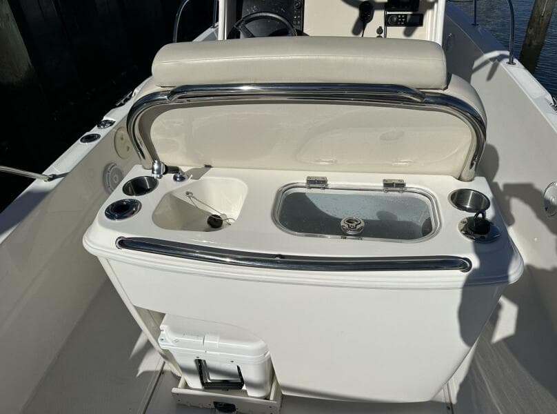 2022 Boston Whaler 270 Dauntless