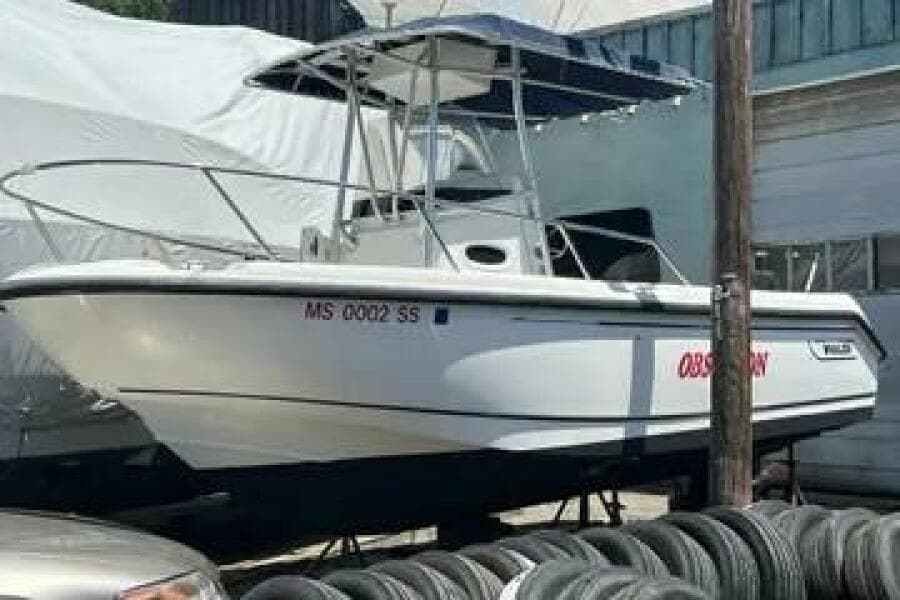 2002 Boston Whaler 21 Outrage