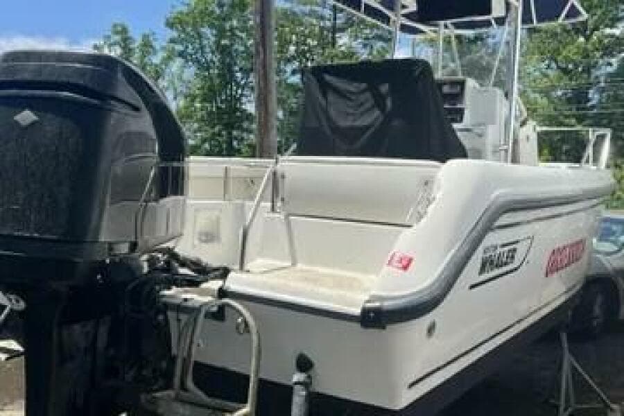 2002 Boston Whaler 21 Outrage