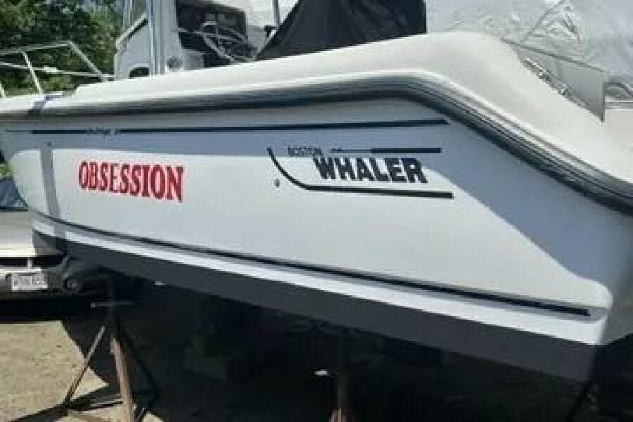 2002 Boston Whaler 21 Outrage