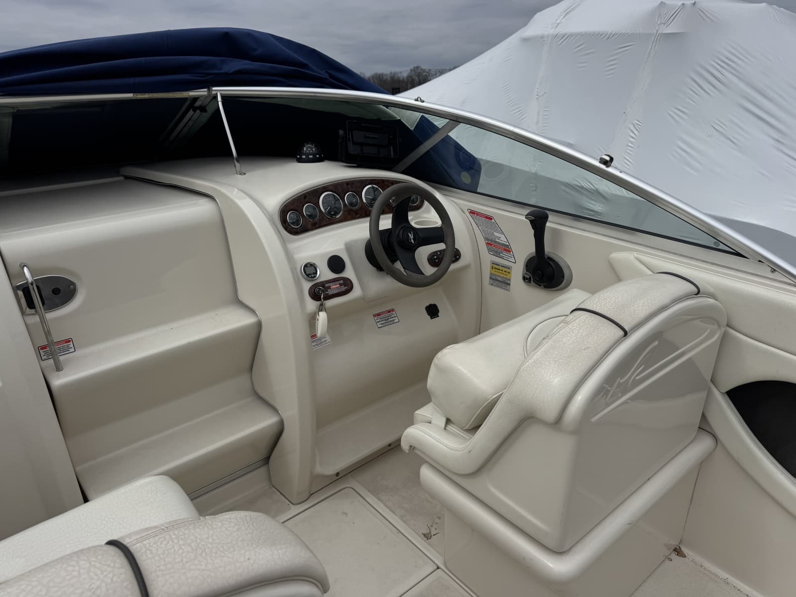 2004 Sea Ray 215 Weekender