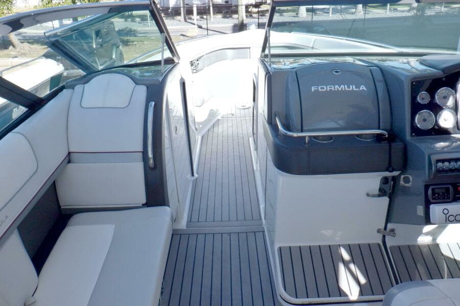 2015 Formula 350 Crossover Bowrider