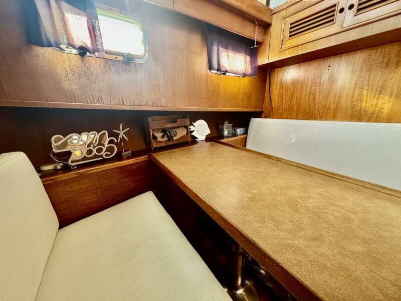 1986 Marine Trader 47 Tradewinds