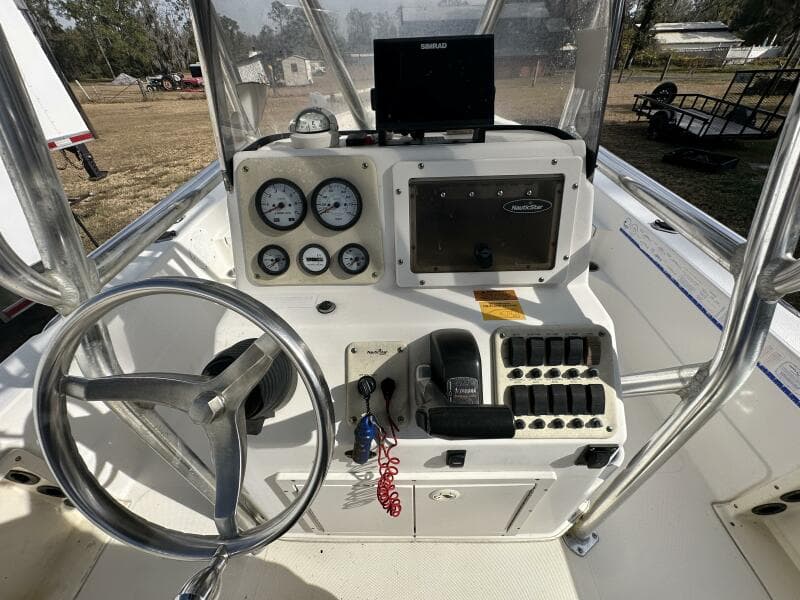 2008 NauticStar 2400 NauticBAY