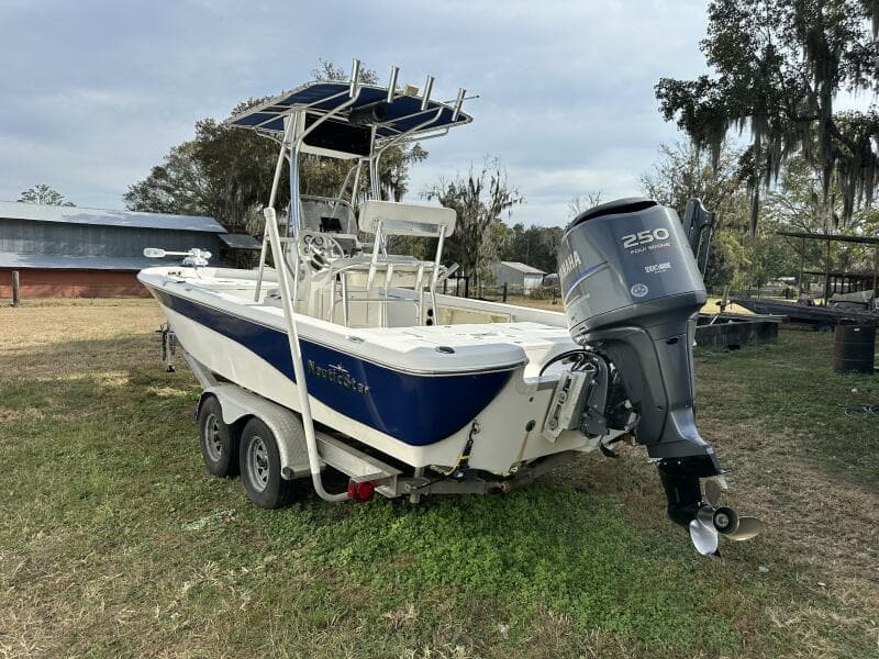 2008 NauticStar 2400 NauticBAY