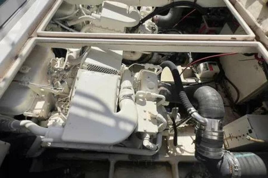 1996 Cruisers Yachts 4285 Express Bridge