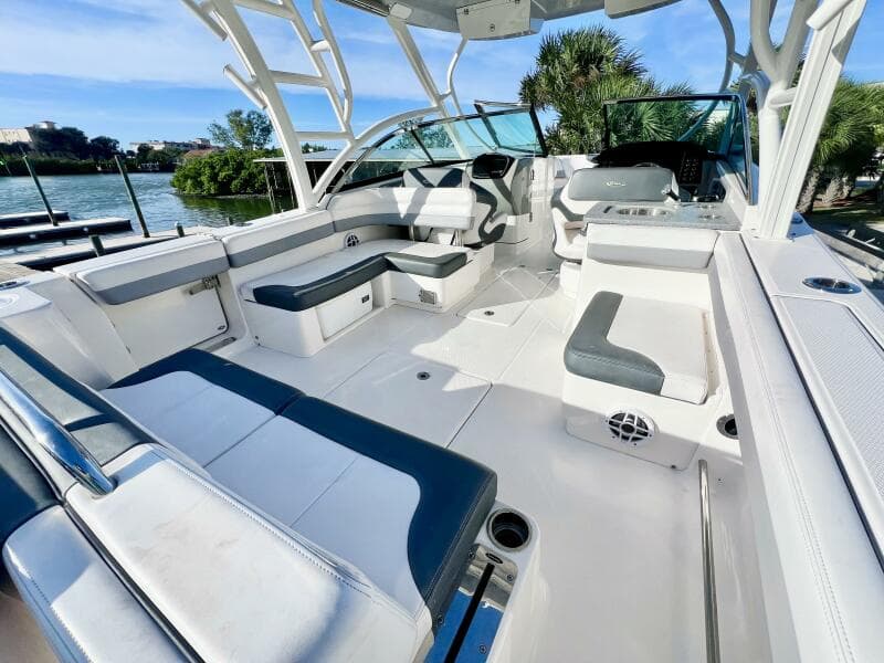 2021 Robalo R317