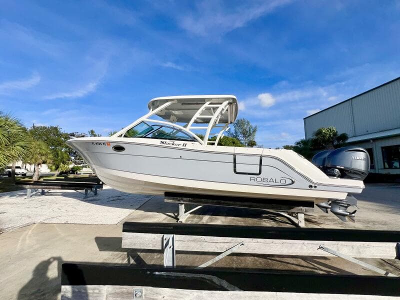 2021 Robalo R317