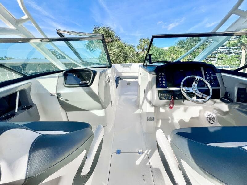 2021 Robalo R317