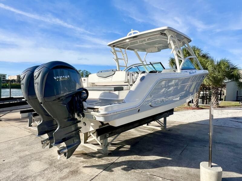 2021 Robalo R317