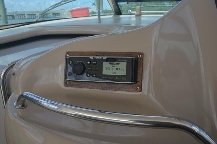 Sea Ray 46 4 RICH-SHER OR POORER - Cockpit - Helm