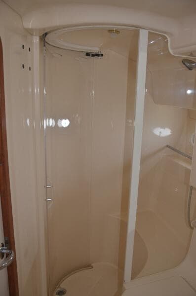 Sea Ray 46 4 RICH-SHER OR POORER - Master Ensuite Head