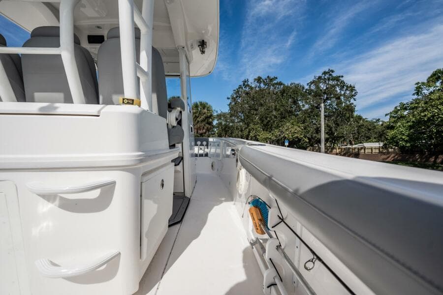 2021 Everglades 335 Center Console