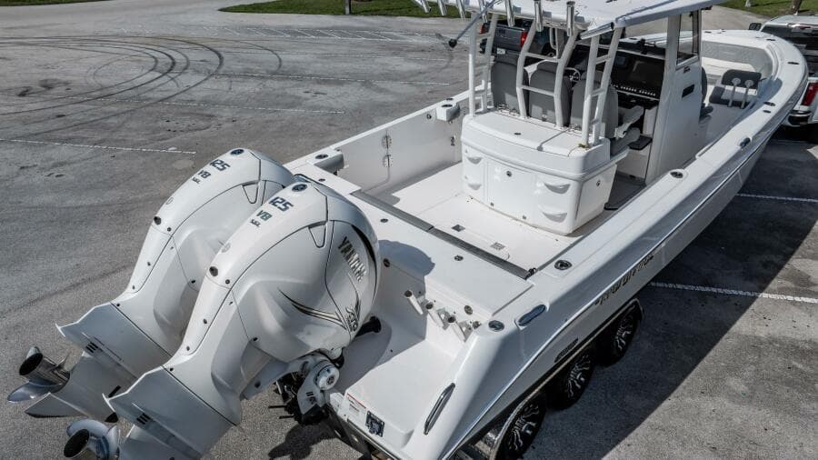 2021 Everglades 335 Center Console