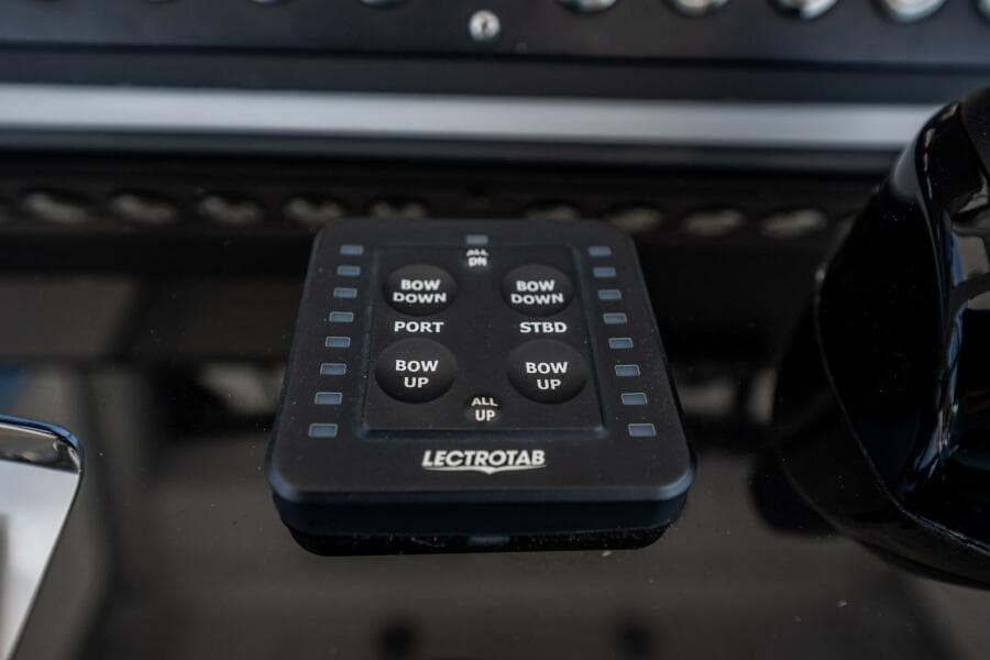 2021 Everglades 335 Center Console