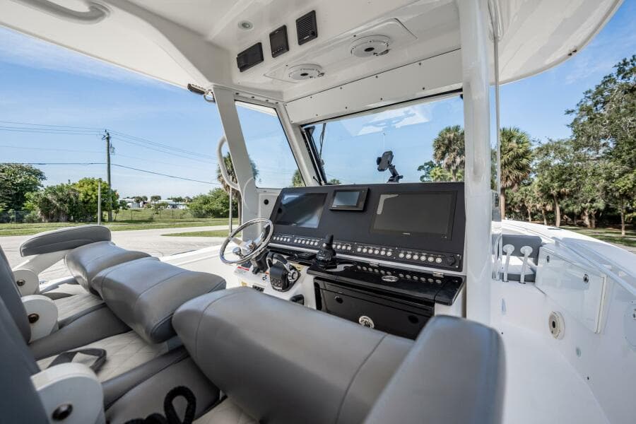2021 Everglades 335 Center Console