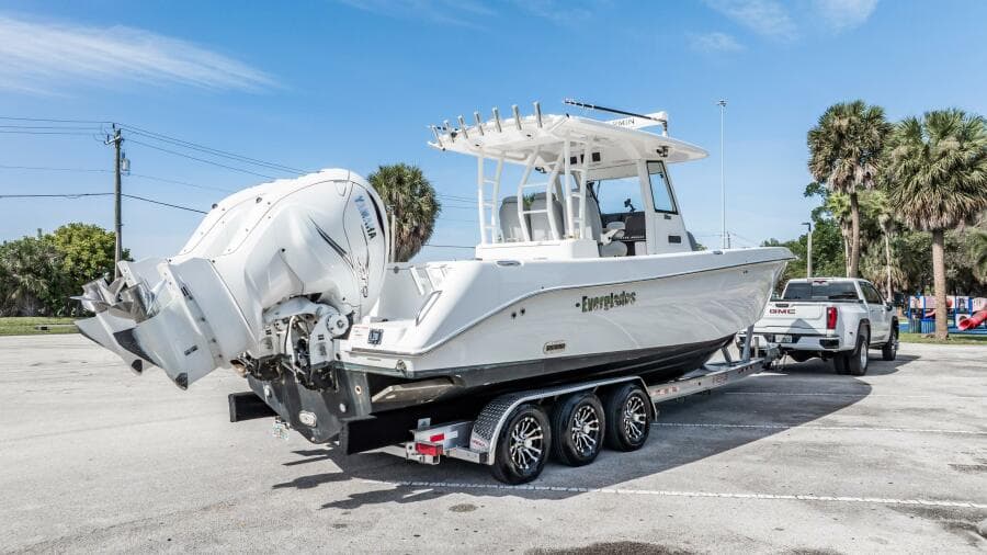 2021 Everglades 335 Center Console