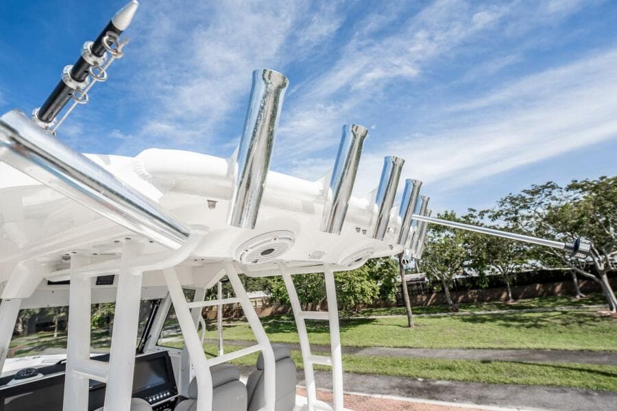 2021 Everglades 335 Center Console