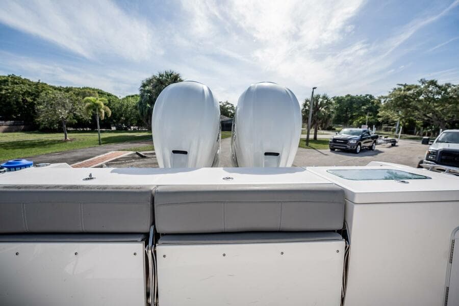 2021 Everglades 335 Center Console