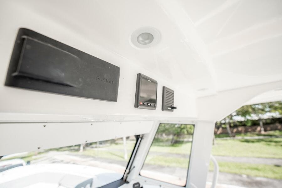 2021 Everglades 335 Center Console