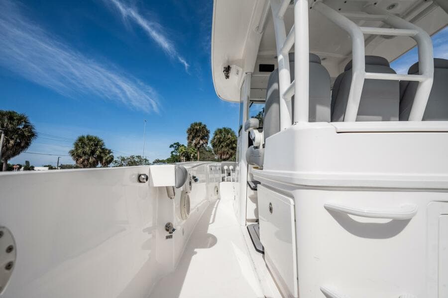 2021 Everglades 335 Center Console