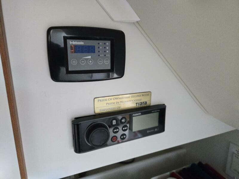 1998 Tiara Yachts Coronet