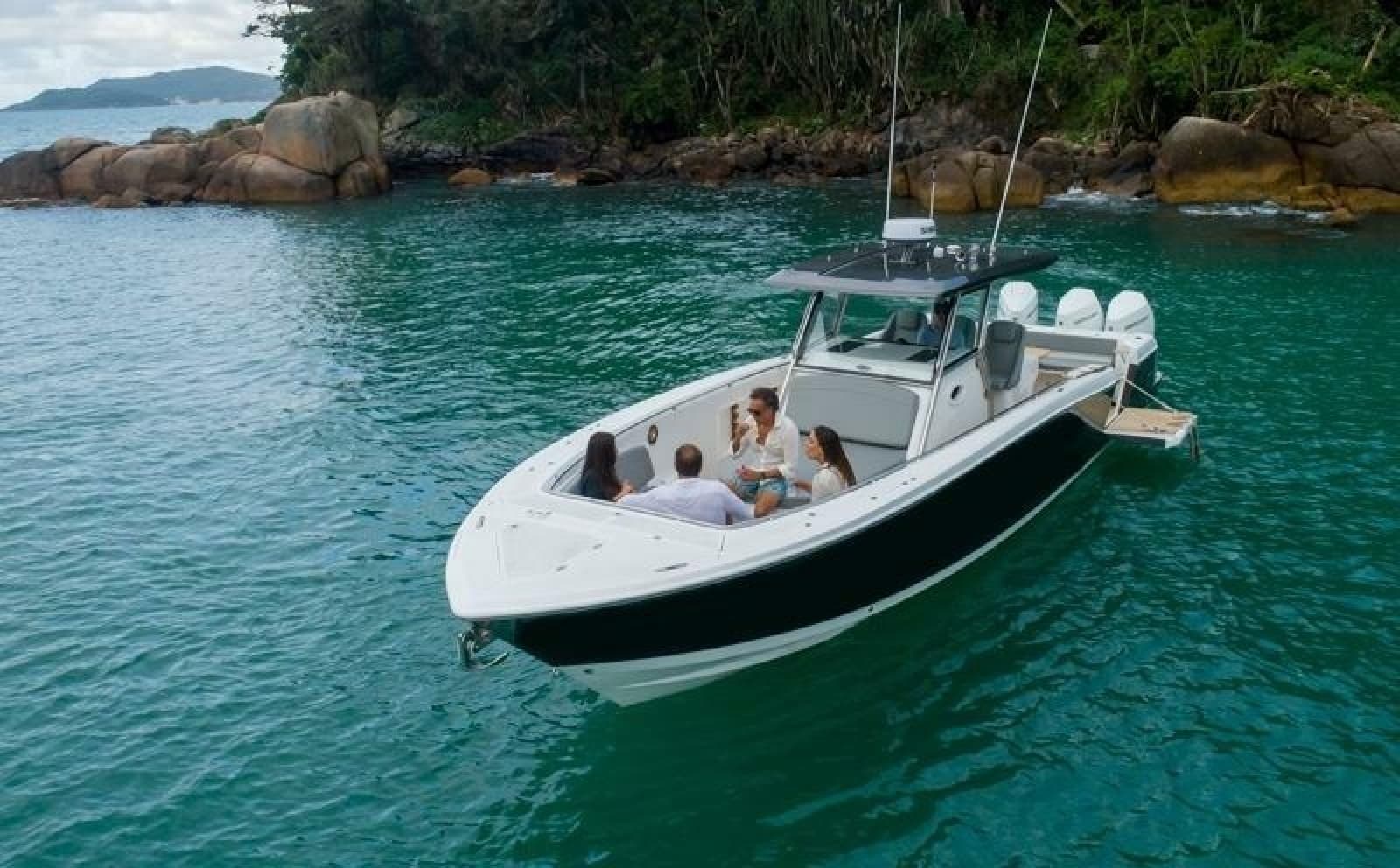 2025 Fishing Raptor 390 Solarium - Photo 1