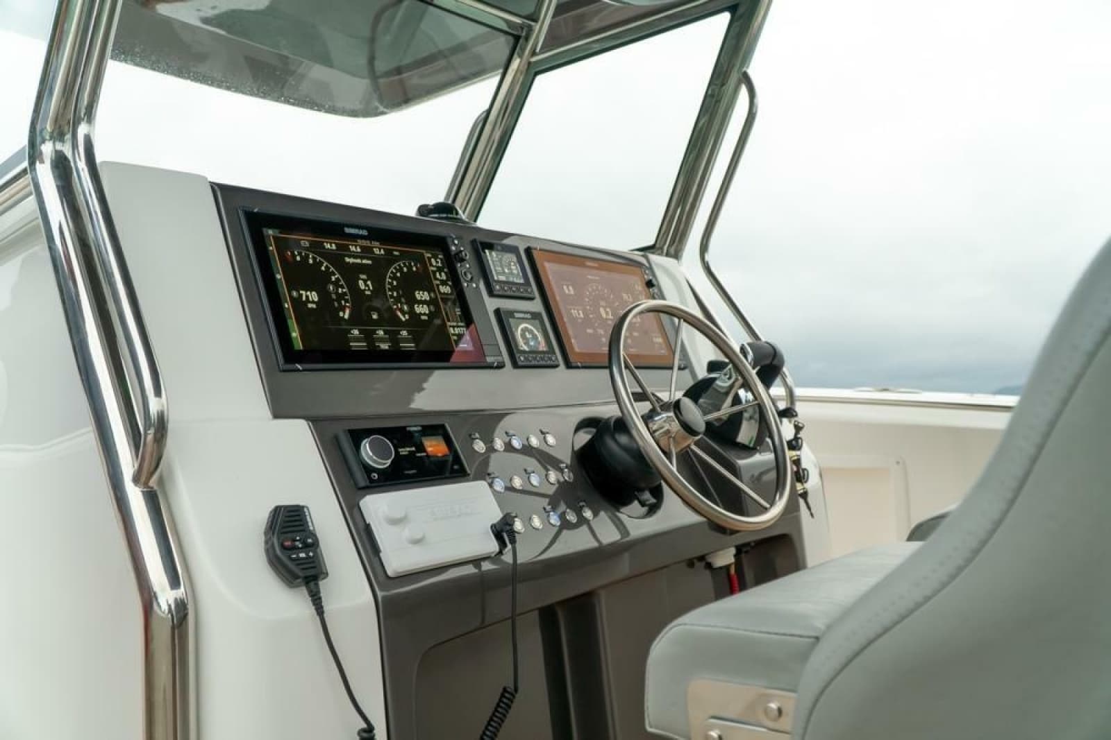 2025 Fishing Raptor 390 Solarium - Photo 4