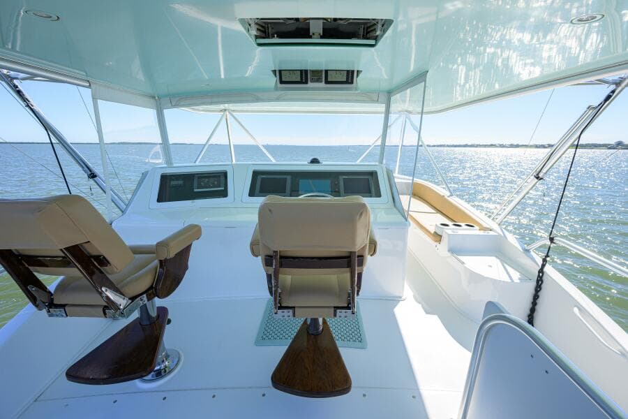 Flybridge With Phone Booth Helm Enclosure