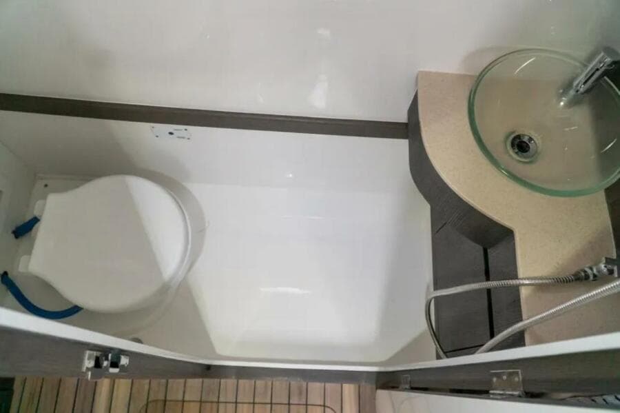 2023 Fishing Raptor 390 Solarium