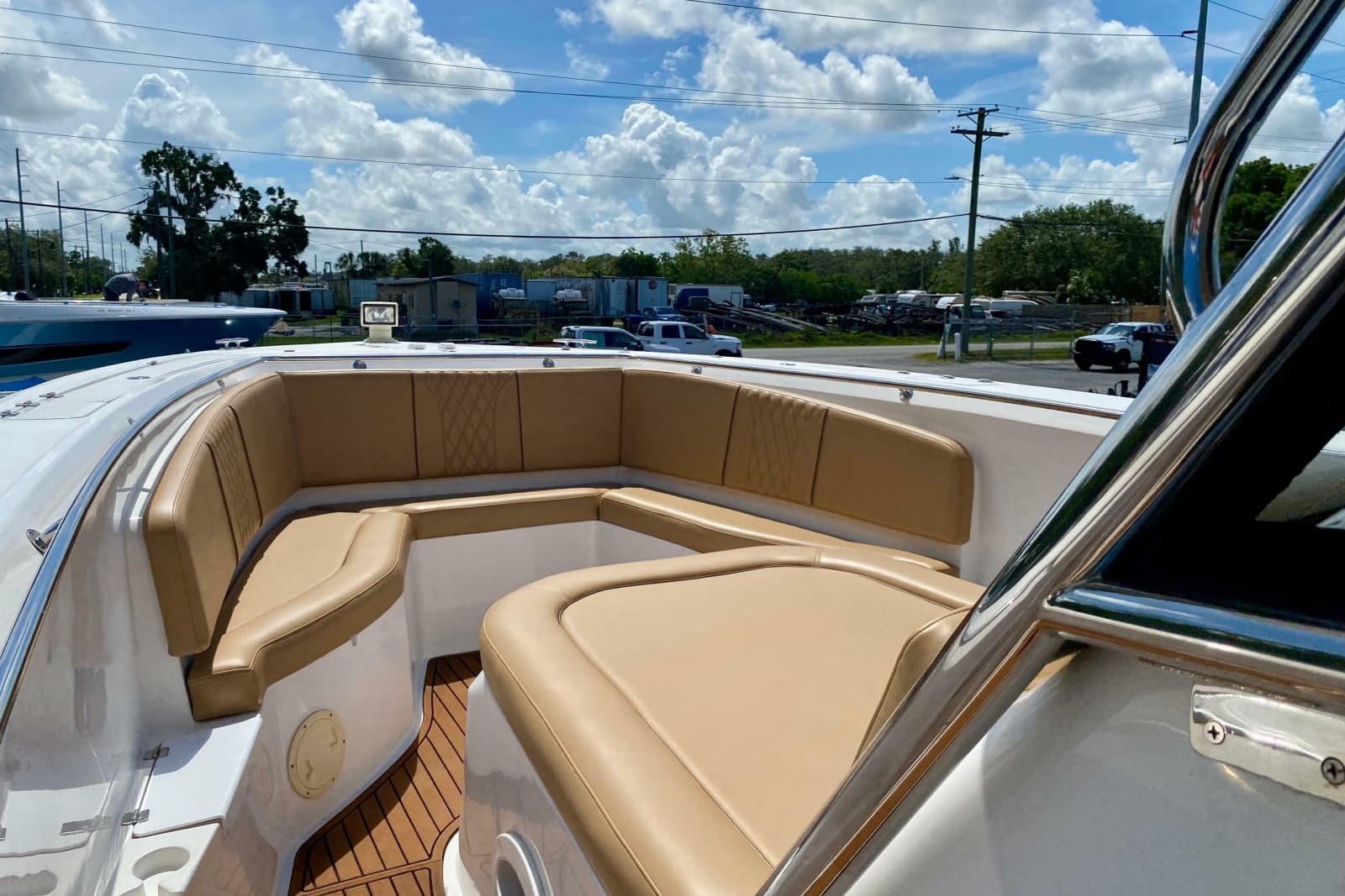 2023 Fishing Raptor 390 Solarium - Photo 5