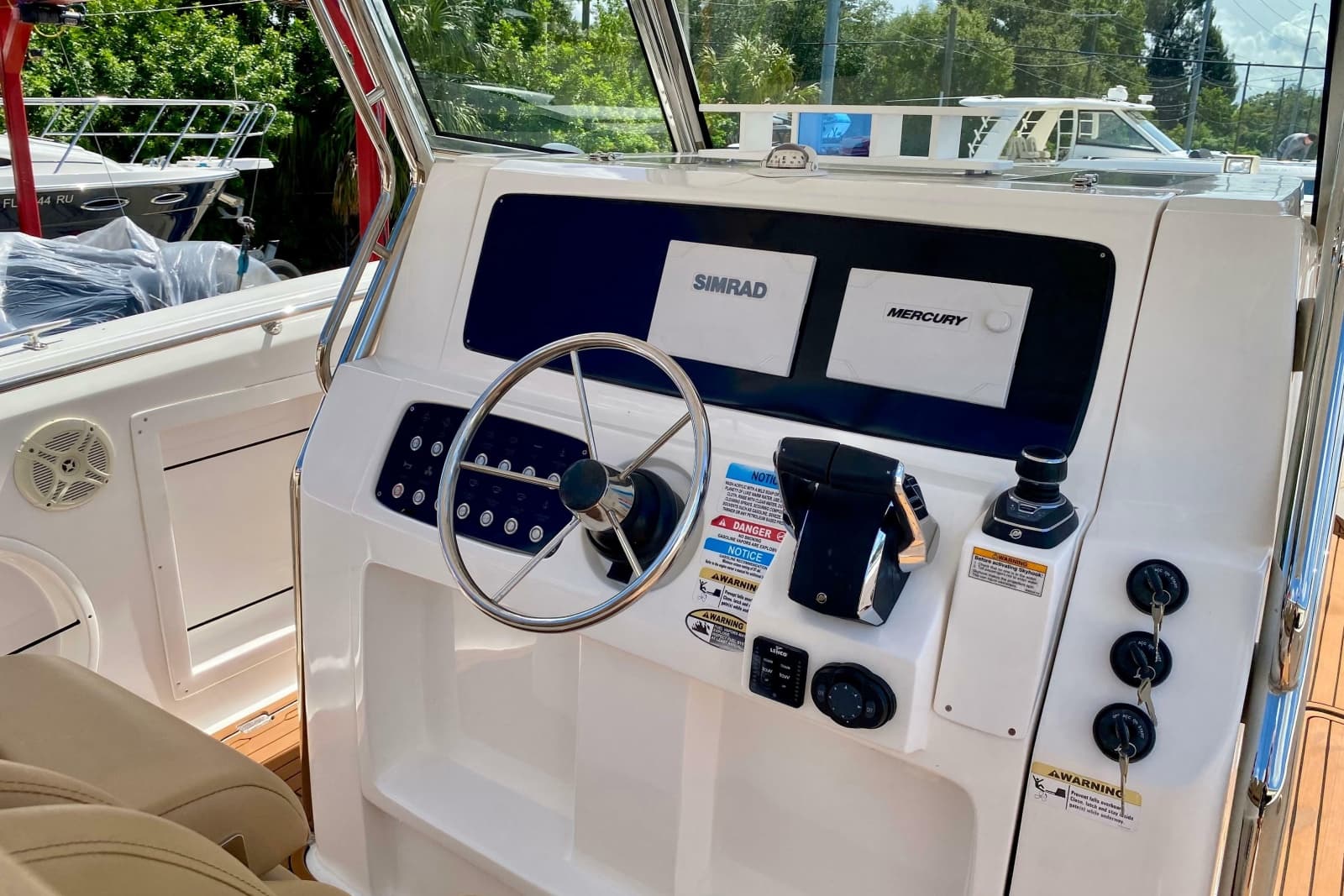 2023 Fishing Raptor 390 Solarium - Photo 9