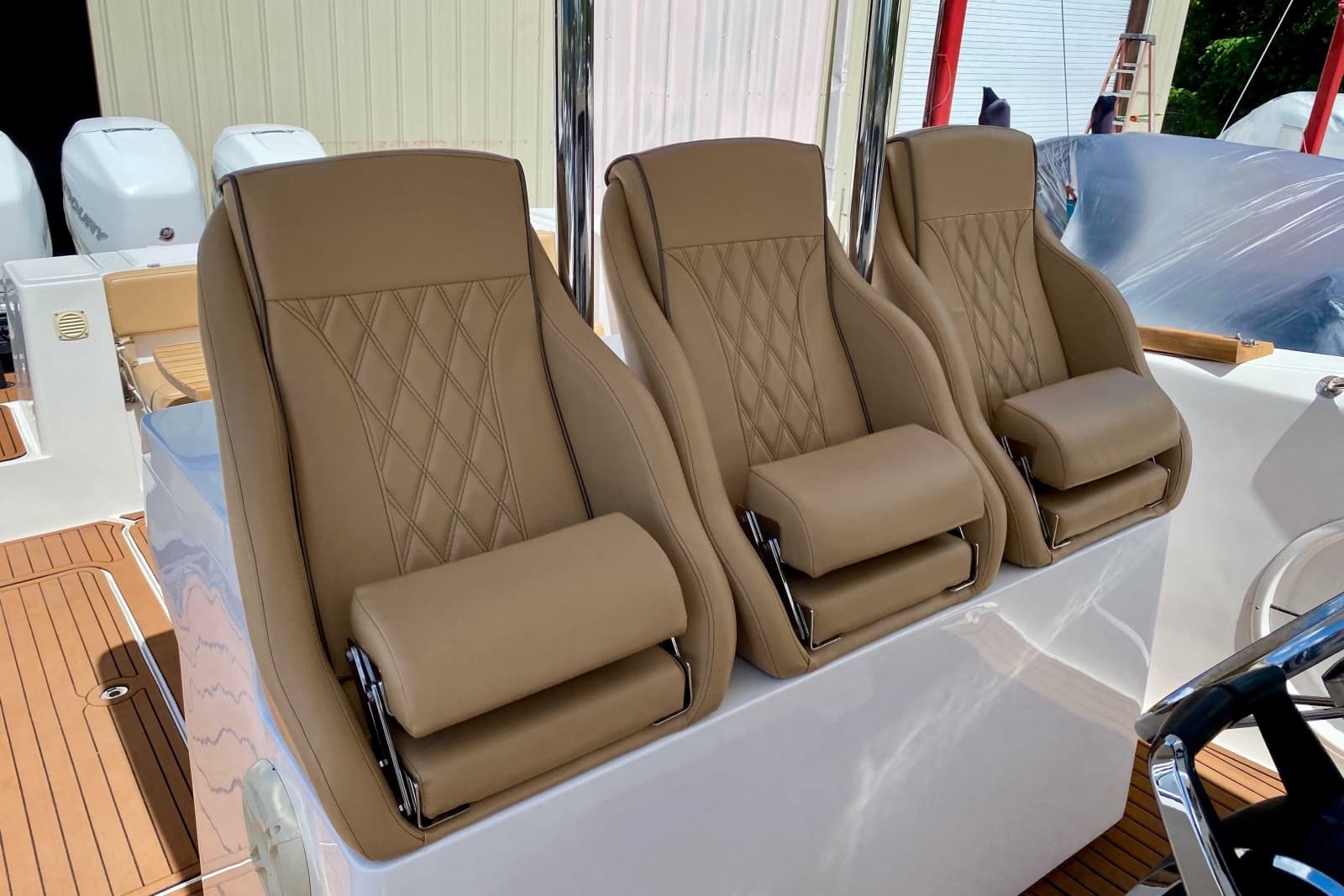 2023 Fishing Raptor 390 Solarium - Photo 11