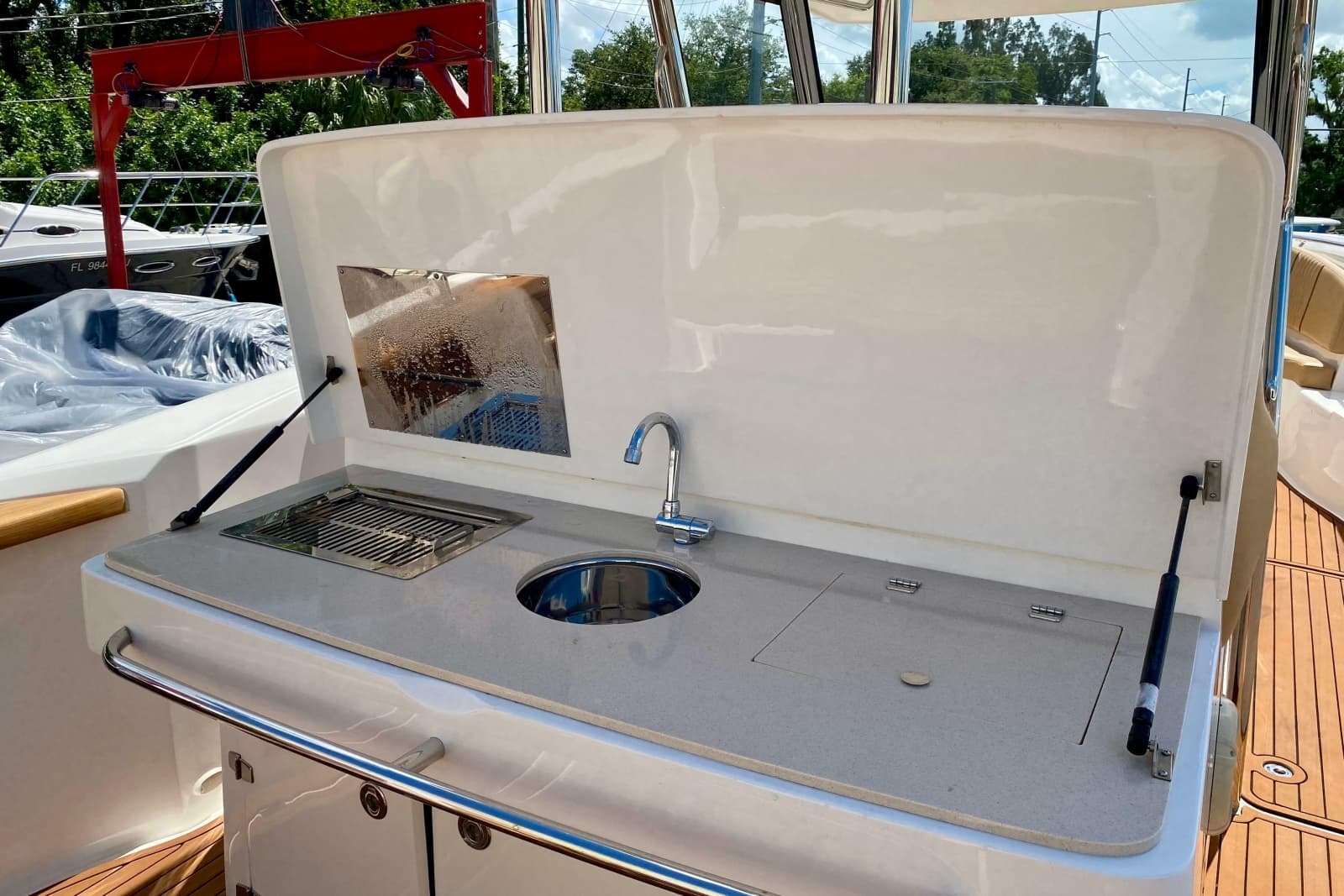 2023 Fishing Raptor 390 Solarium - Photo 8