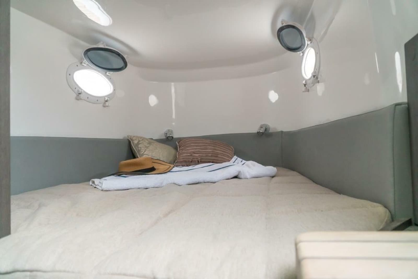 2023 Fishing Raptor 390 Solarium - Photo 17