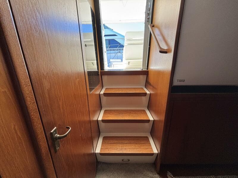 1993 Tiara Yachts 4300 Convertible