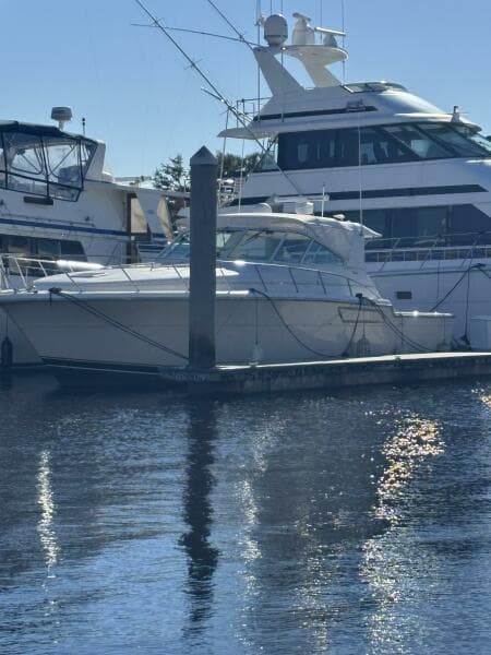 1993 Tiara Yachts 4300 Convertible