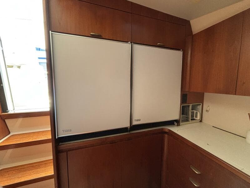 1993 Tiara Yachts 4300 Convertible