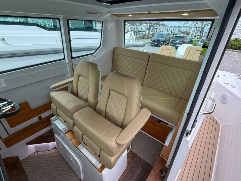 2020 Axopar 28 Cabin w/Wet Bar