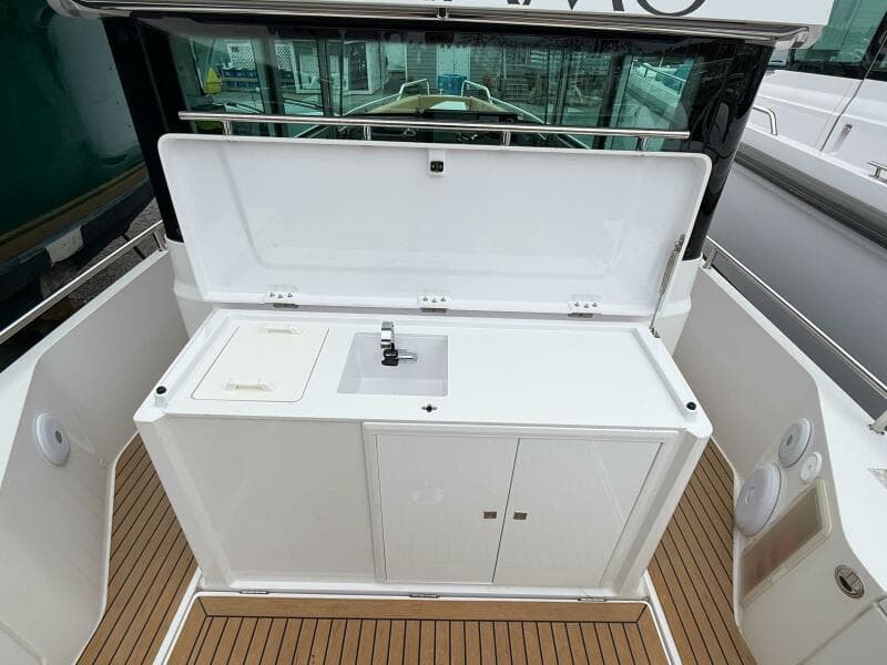 2020 Axopar 28 Cabin w/Wet Bar