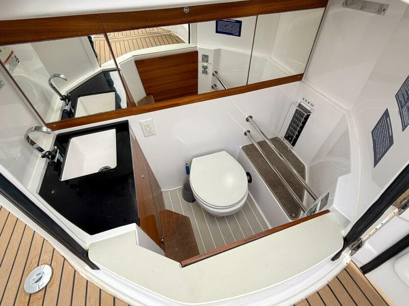 2020 Axopar 28 Cabin w/Wet Bar