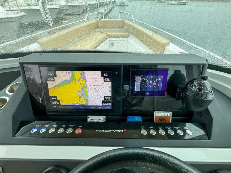 2020 Axopar 28 Cabin w/Wet Bar