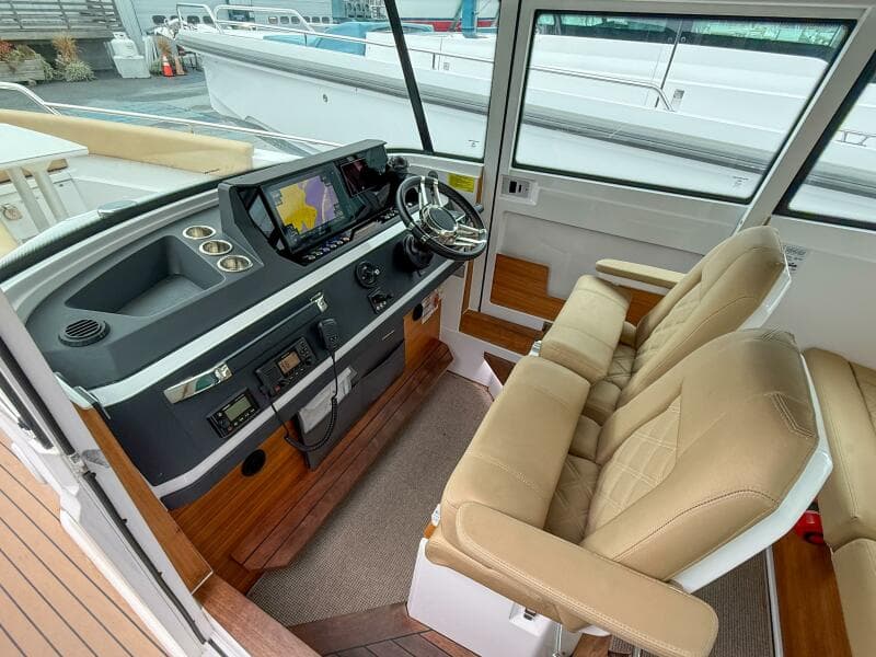 2020 Axopar 28 Cabin w/Wet Bar