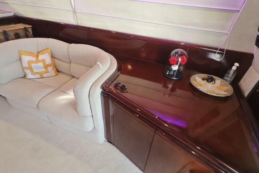 2002 Ferretti Yachts 720