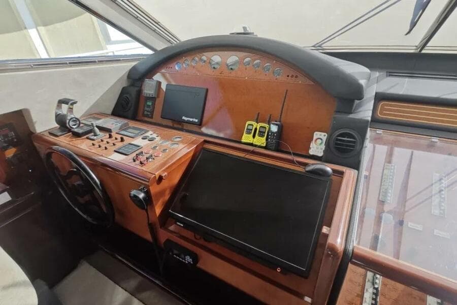 2002 Ferretti Yachts 720