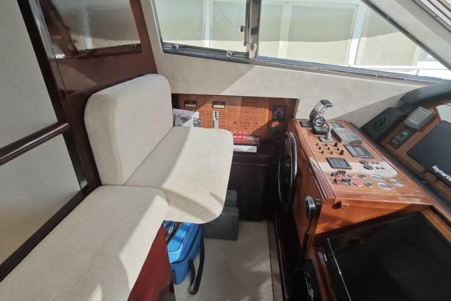 2002 Ferretti Yachts 720