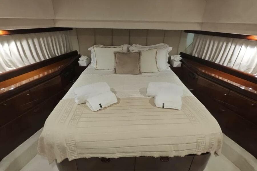 2002 Ferretti Yachts 720