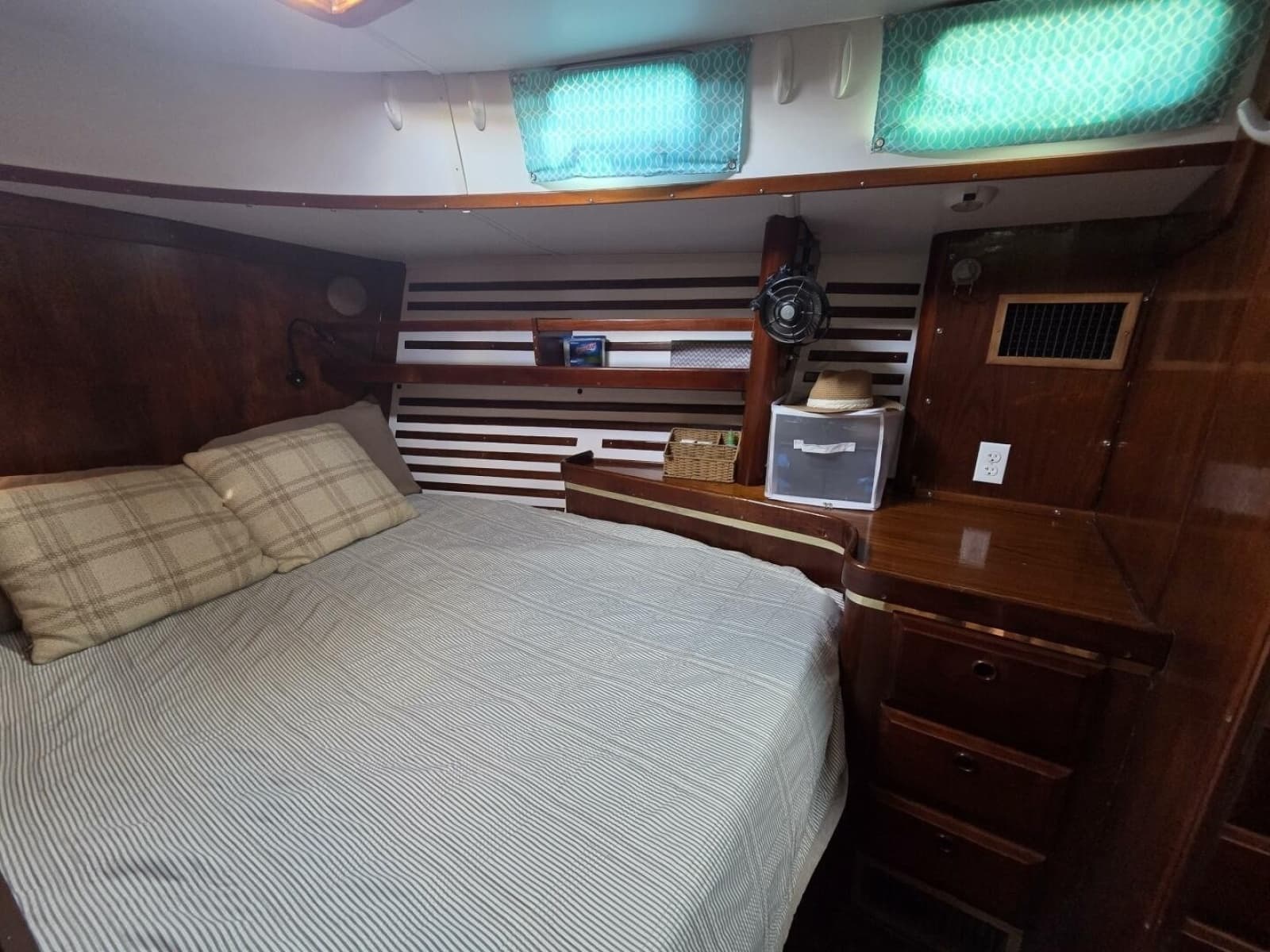 1985 Endeavour 51 - Photo 12